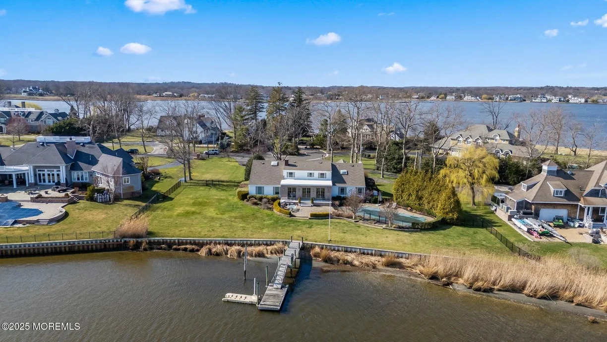 Rockland/Orange/NJ Real Estate | View 92 Gooseneck Point Road | 6 Beds, 3 Baths