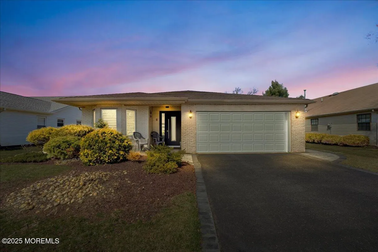 Rockland/Orange/NJ Real Estate | View 11 Hansom Lane | 2 Beds, 2 Baths