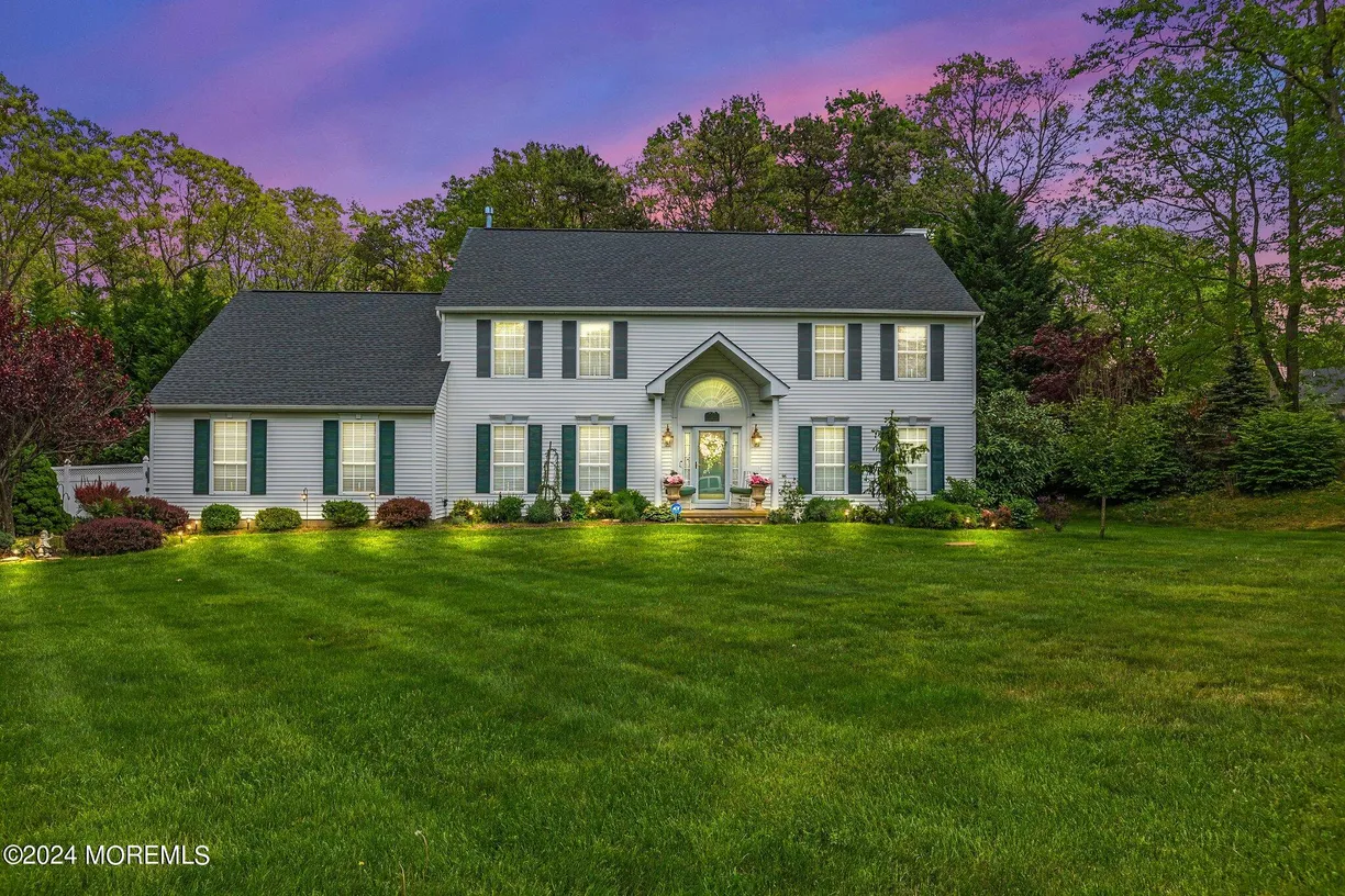 Rockland/Orange/NJ Real Estate | View 5 Sugar Pine Drive | 5 Beds, 3 Baths