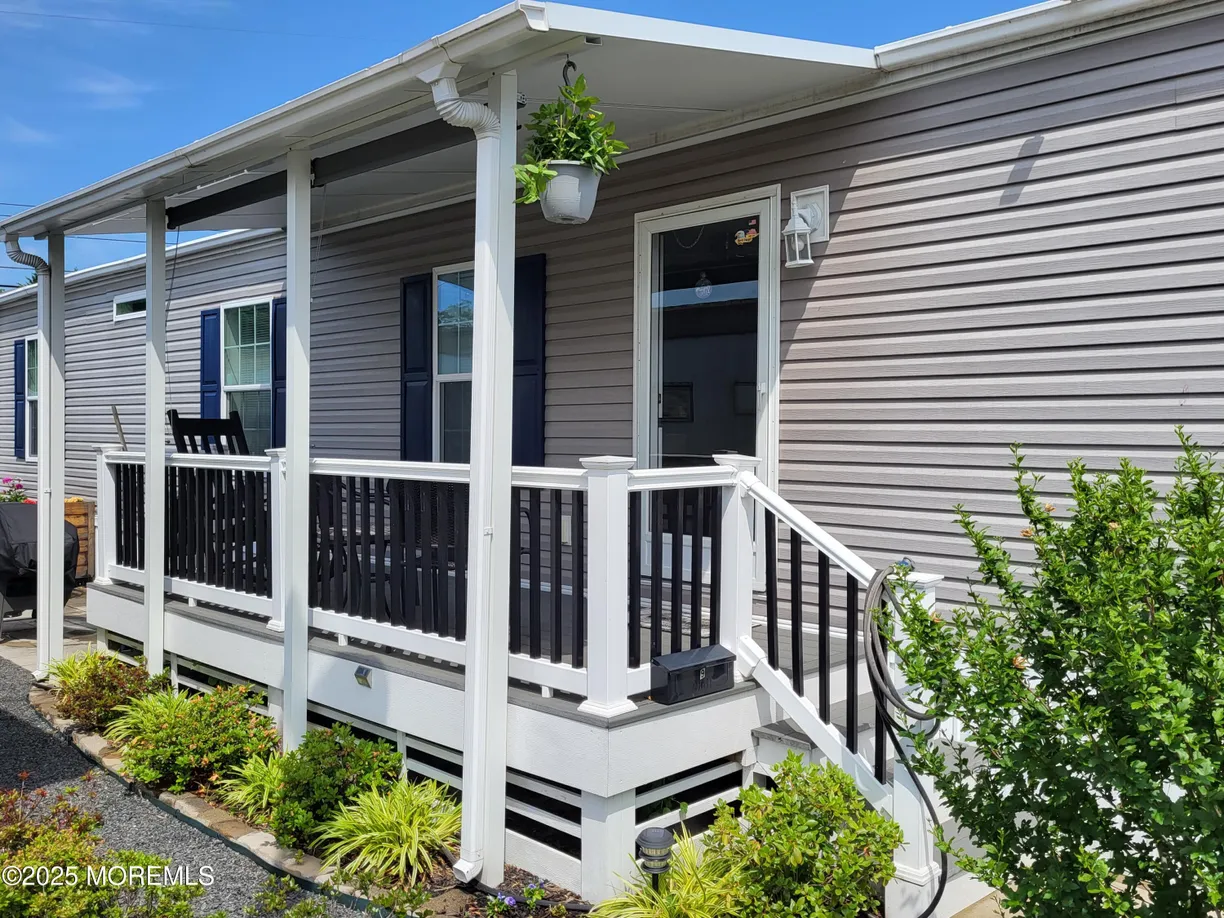 Rockland/Orange/NJ Real Estate | View 9 Shorehaven Road | 2 Beds, 1 Bath