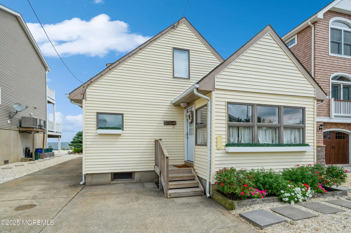 Rockland/Orange/NJ Real Estate | View 78 Sheridan | 3 Beds, 2 Baths