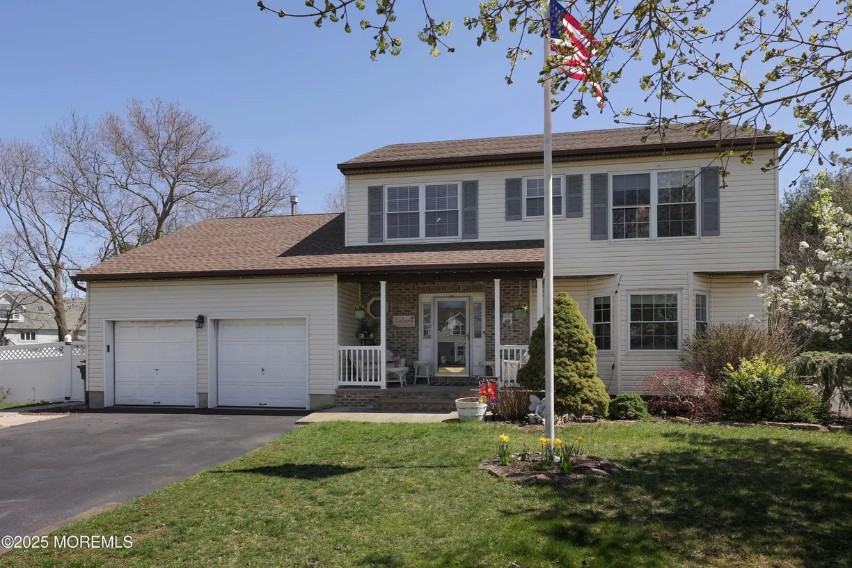 Rockland/Orange/NJ Real Estate | View 1009 Isaac Court | 4 Beds, 2 Baths