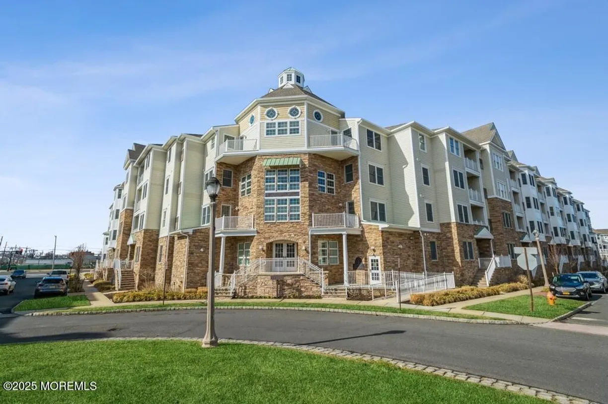 Rockland/Orange/NJ Real Estate | View 33 Cooper Avenue, 213 | 4 Beds, 5 Baths