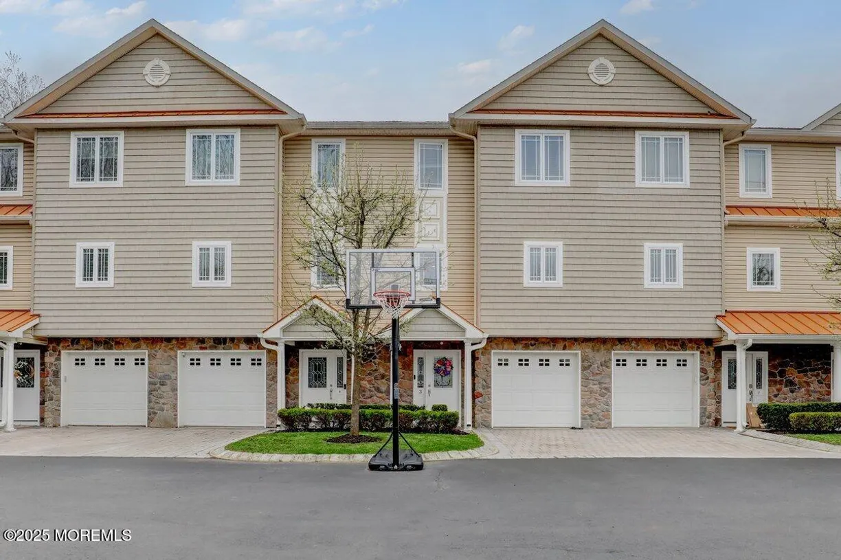 Rockland/Orange/NJ Real Estate | View 553 Atlantic Avenue, 3 | 3 Beds, 2 Baths