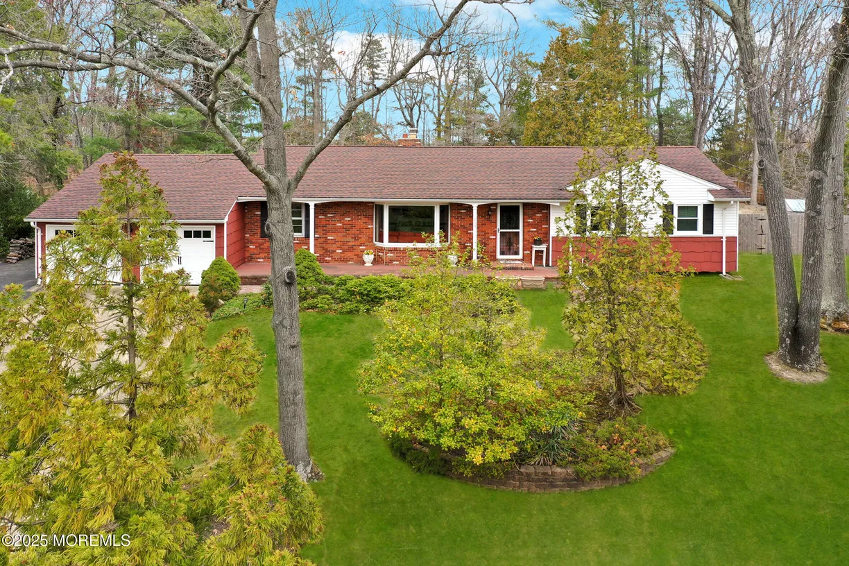 Rockland/Orange/NJ Real Estate | View 119 Sandspring Drive | 3 Beds, 2 Baths