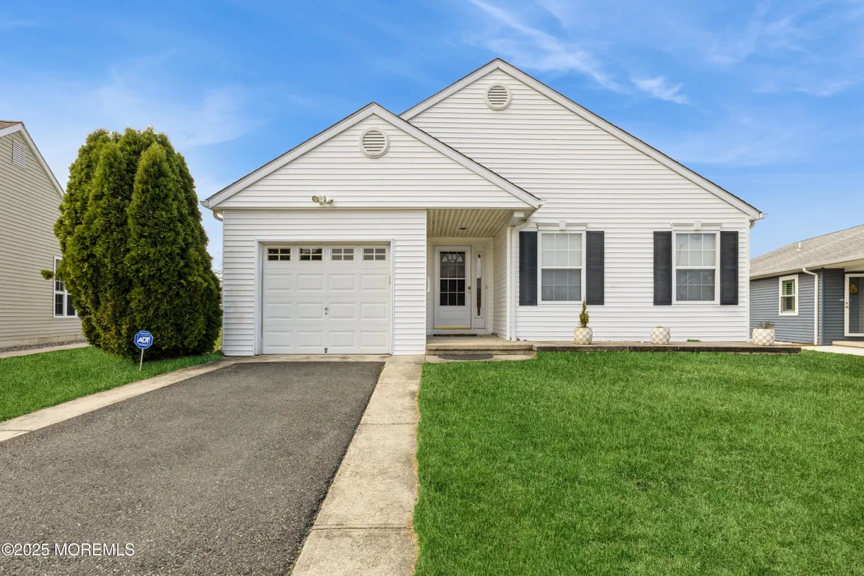 Rockland/Orange/NJ Real Estate | View 43 Stockport Drive | 2 Beds, 2 Baths