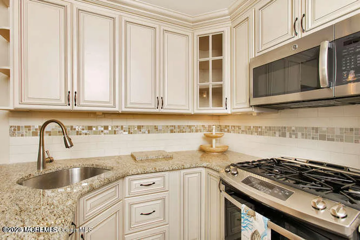 Rockland/Orange/NJ Real Estate | View 66 Linden Court | 2 Beds, 2 Baths