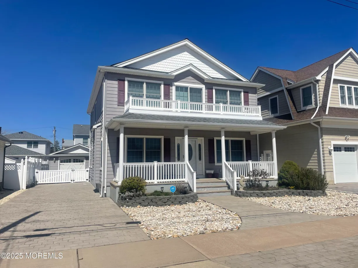 Rockland/Orange/NJ Real Estate | View 19 White Avenue | 5 Beds, 3 Baths