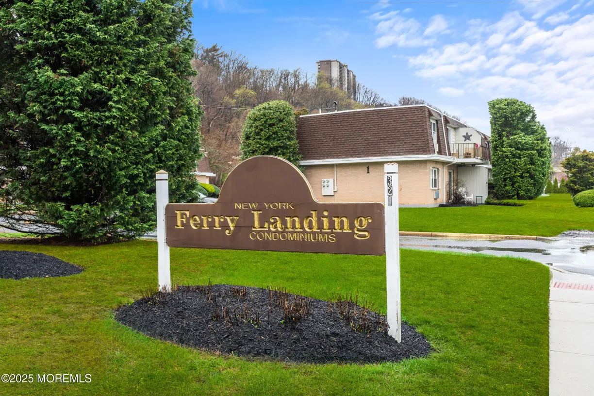 Rockland/Orange/NJ Real Estate | View 321-323 Shore Drive, 3 | Listing