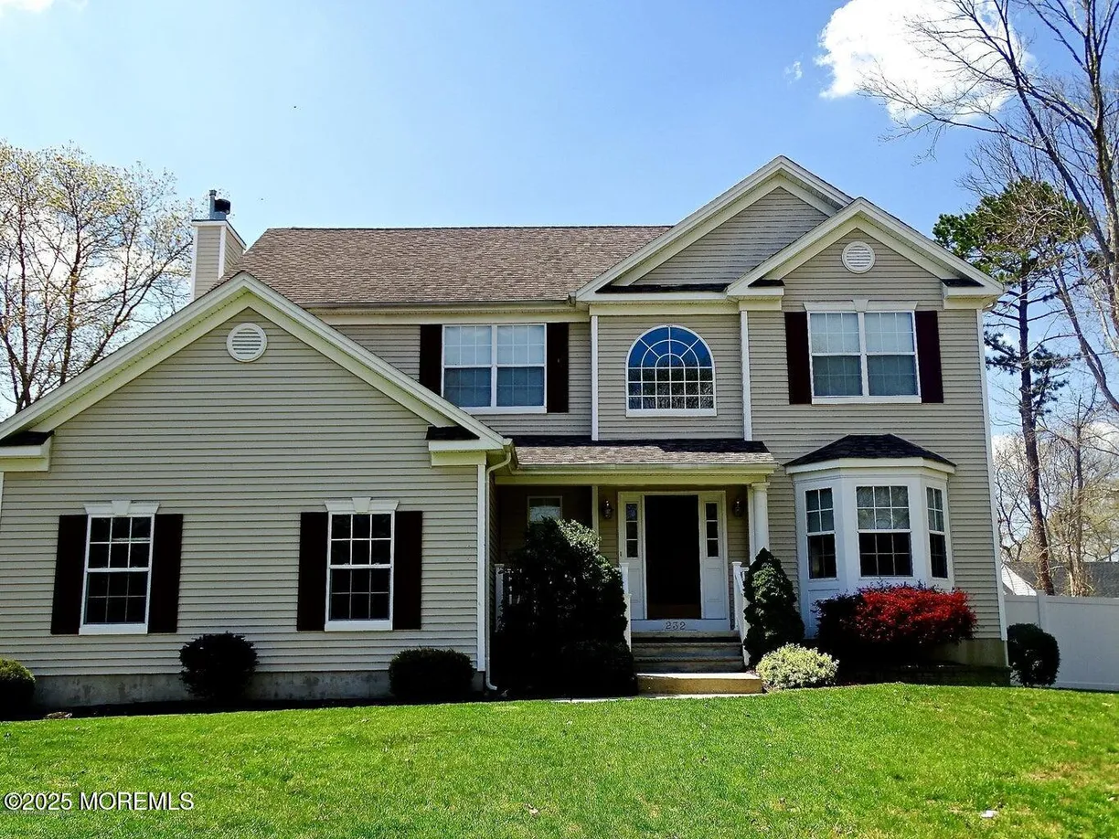Rockland/Orange/NJ Real Estate | View 232 Hemlock Lane | 4 Beds, 2 Baths
