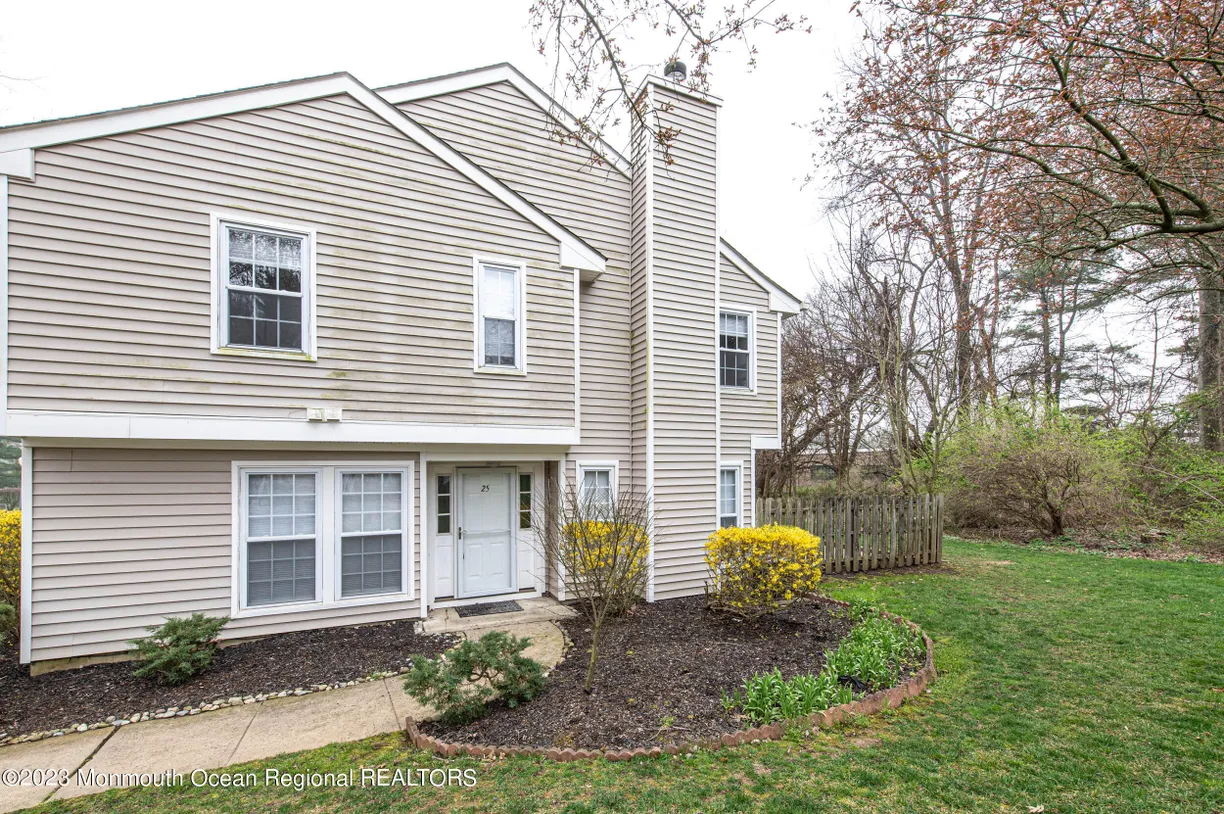 Rockland/Orange/NJ Real Estate | View 25 Duncan Way | 3 Beds, 2 Baths
