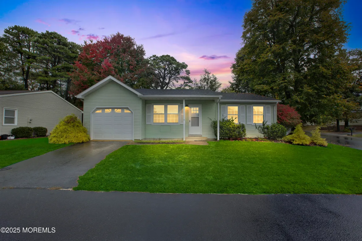 Rockland/Orange/NJ Real Estate | View 46 Keene Street | 2 Beds, 1 Bath