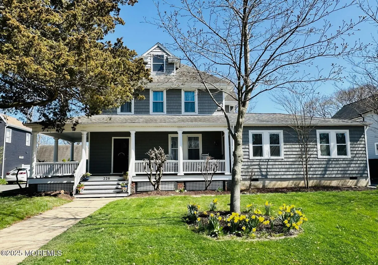 Rockland/Orange/NJ Real Estate | View 228 Broad Street | 6 Beds, 3 Baths