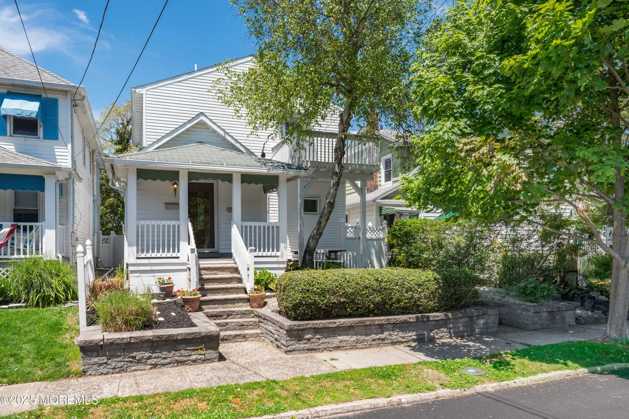 Rockland/Orange/NJ Real Estate | View 27 1/2 Atlantic Avenue | 3 Beds, 2 Baths