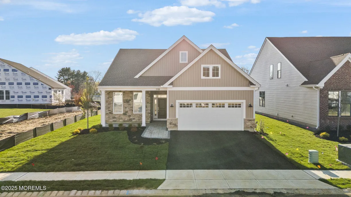 Rockland/Orange/NJ Real Estate | View 118 Wisteria Court | 2 Beds, 2 Baths