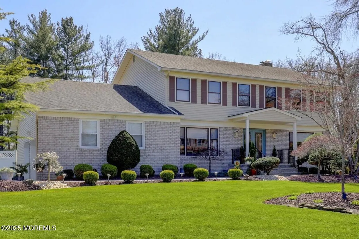 Rockland/Orange/NJ Real Estate | View 1 Briar Hill Drive | 5 Beds, 2 Baths