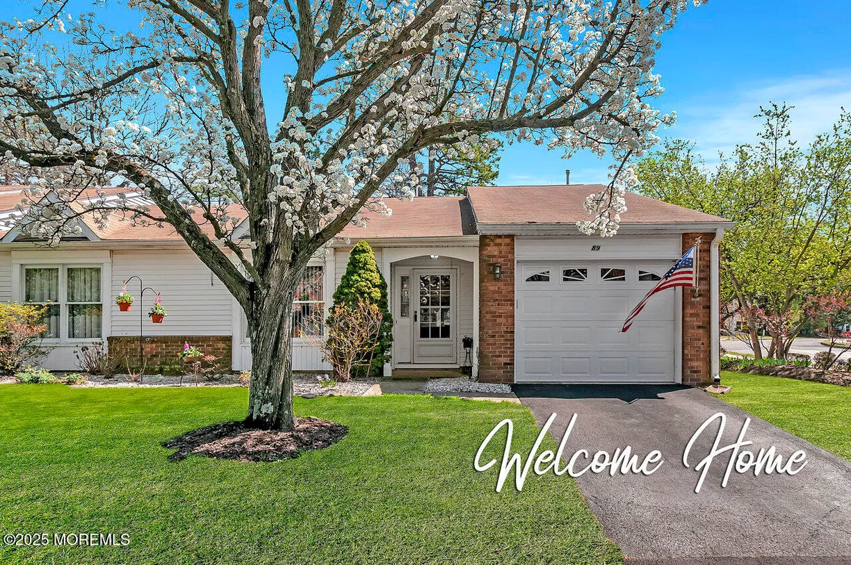 Rockland/Orange/NJ Real Estate | View 89 Chaucer Court | 2 Beds, 2 Baths