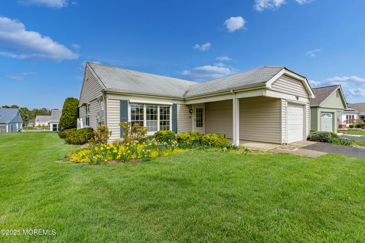 Rockland/Orange/NJ Real Estate | View 28 Westgate Place | 2 Beds, 2 Baths