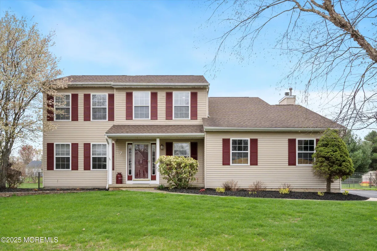 Rockland/Orange/NJ Real Estate | View 7 Galloping Brook Drive | 4 Beds, 2 Baths