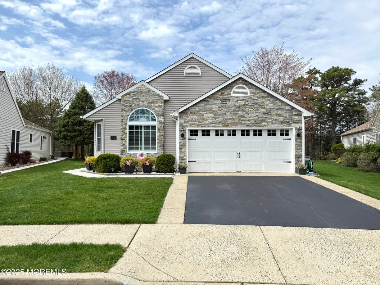 Rockland/Orange/NJ Real Estate | View 30 Carmacks Way | 2 Beds, 2 Baths