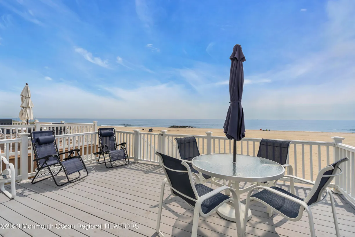 Rockland/Orange/NJ Real Estate | View 61 Beach Front | 4 Beds, 2 Baths