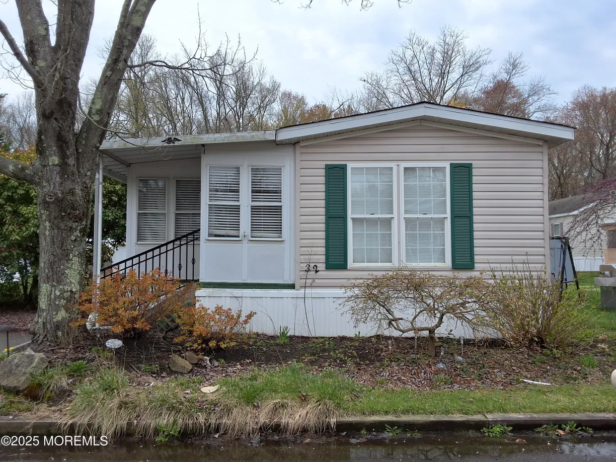 Rockland/Orange/NJ Real Estate | View 32 Village Road | 2 Beds, 2 Baths