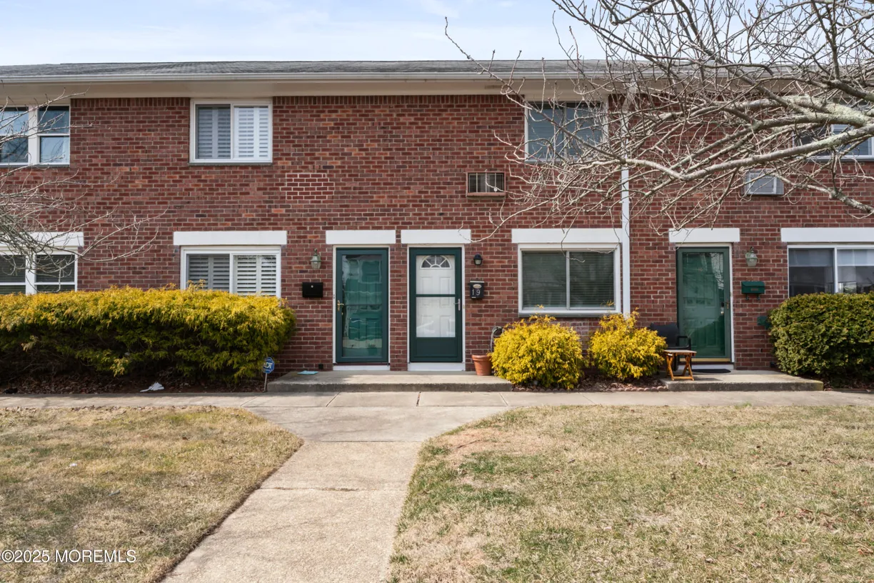 Rockland/Orange/NJ Real Estate | View 19 Wertheim Place | 2 Beds, 1 Bath