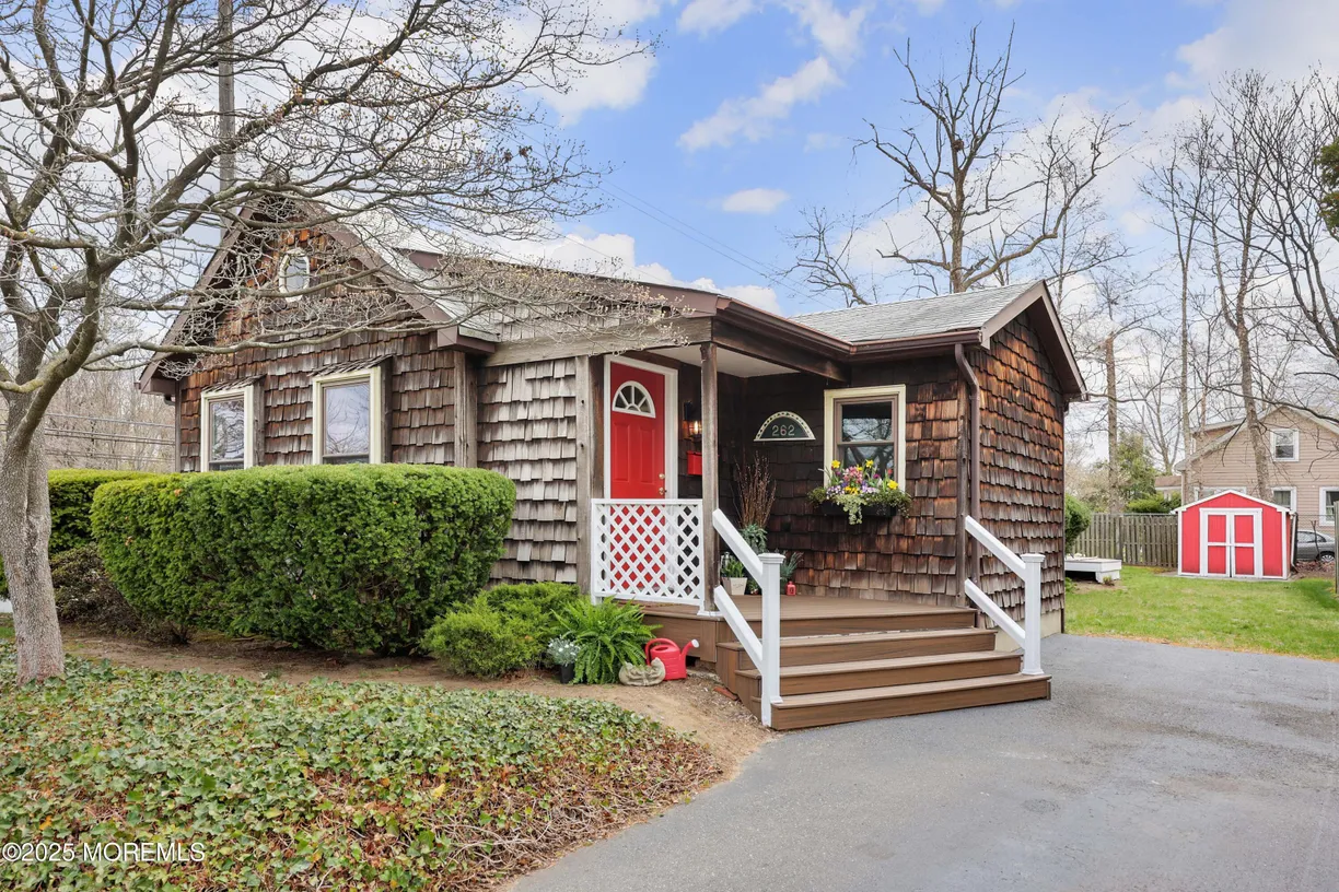 Rockland/Orange/NJ Real Estate | View 262 Chamone Avenue | Listing