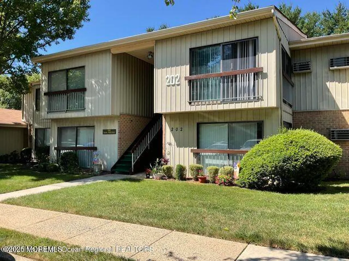 Rockland/Orange/NJ Real Estate | View 202 Covered Bridge Boulevard, F | 2 Beds, 1 Bath