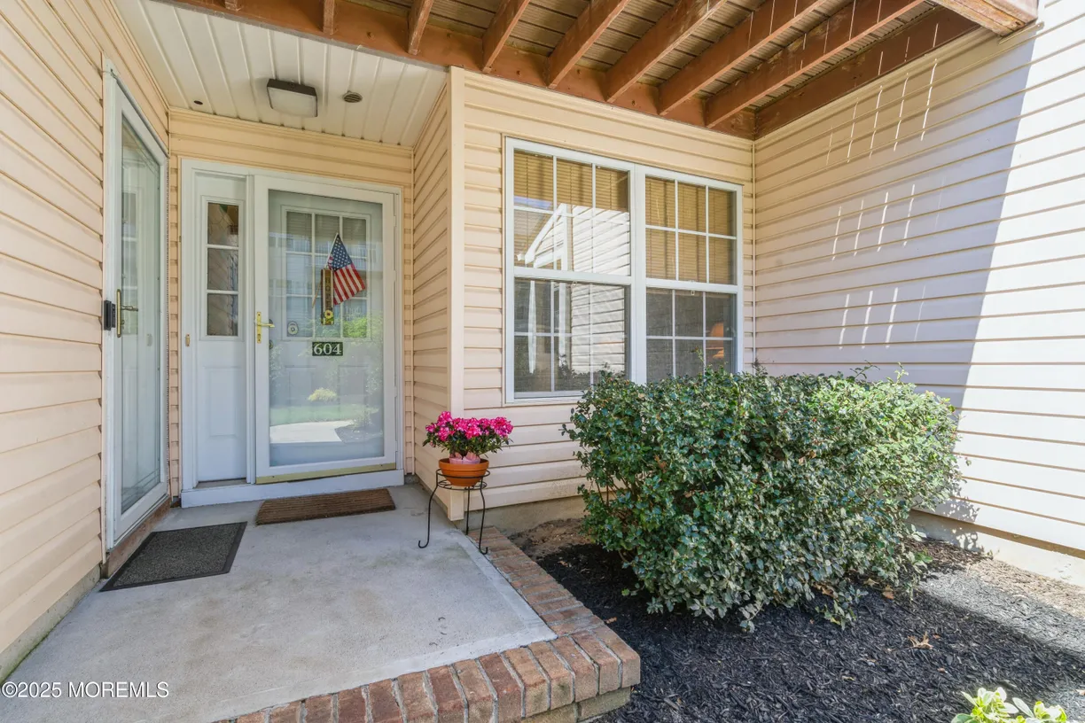 Rockland/Orange/NJ Real Estate | View 604 Hampshire Drive | Listing