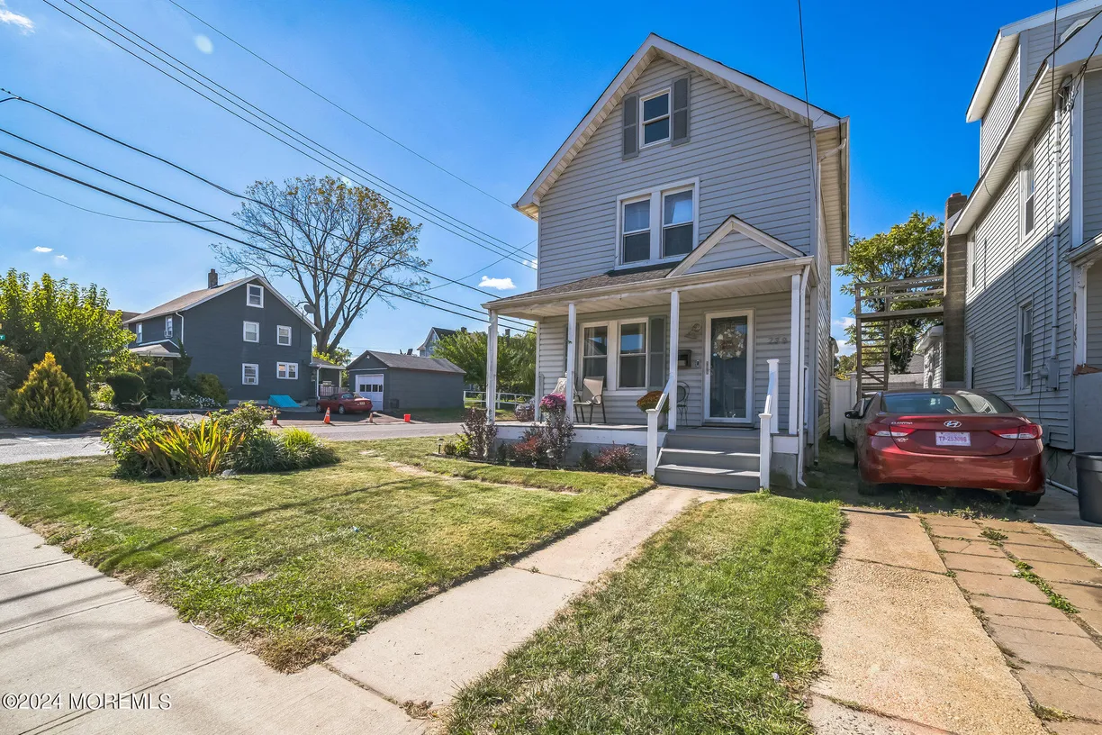 Rockland/Orange/NJ Real Estate | View 238 Branchport Avenue | 3 Beds, 2 Baths