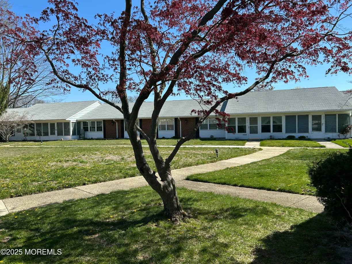 Rockland/Orange/NJ Real Estate | View 1047B Fife Court | 2 Beds, 1 Bath