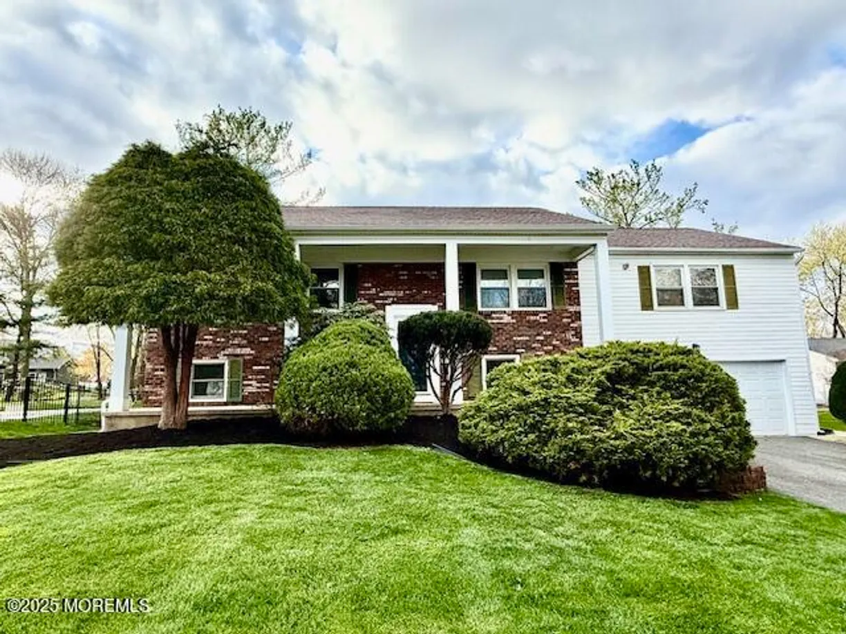 Rockland/Orange/NJ Real Estate | View 65 River Drive | 4 Beds, 3 Baths
