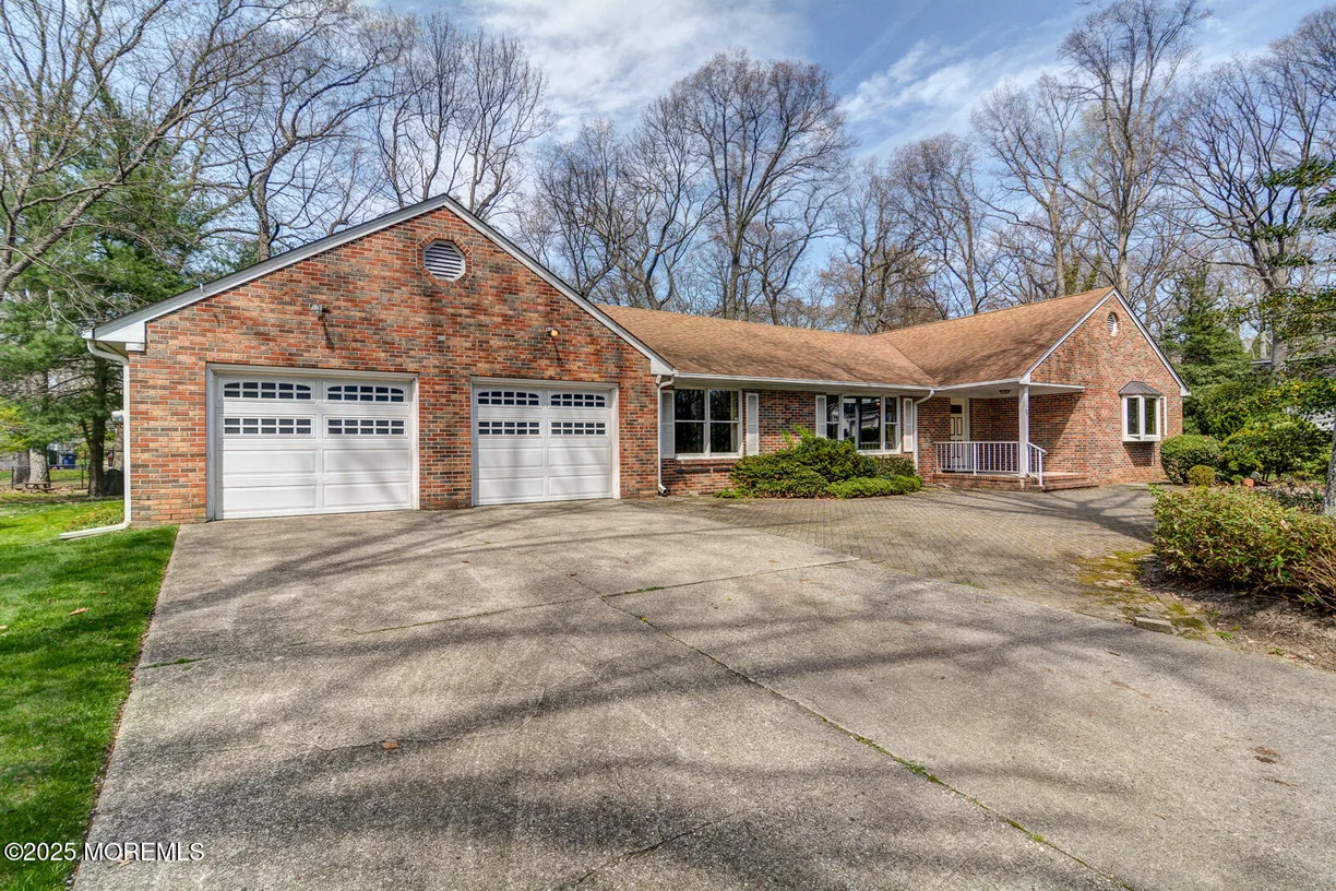 Rockland/Orange/NJ Real Estate | View 9 Mahoras Drive | 4 Beds, 3 Baths