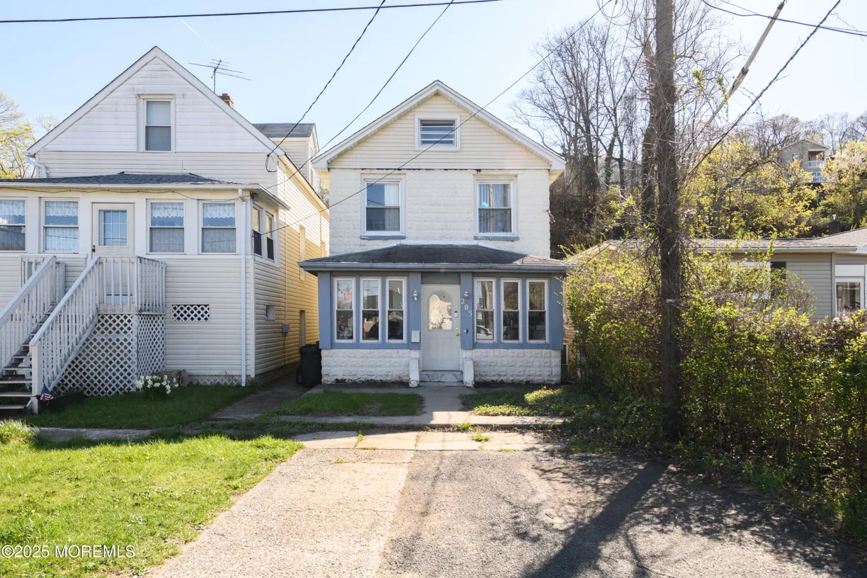 Rockland/Orange/NJ Real Estate | View 203 Shore Drive | 3 Beds, 2 Baths