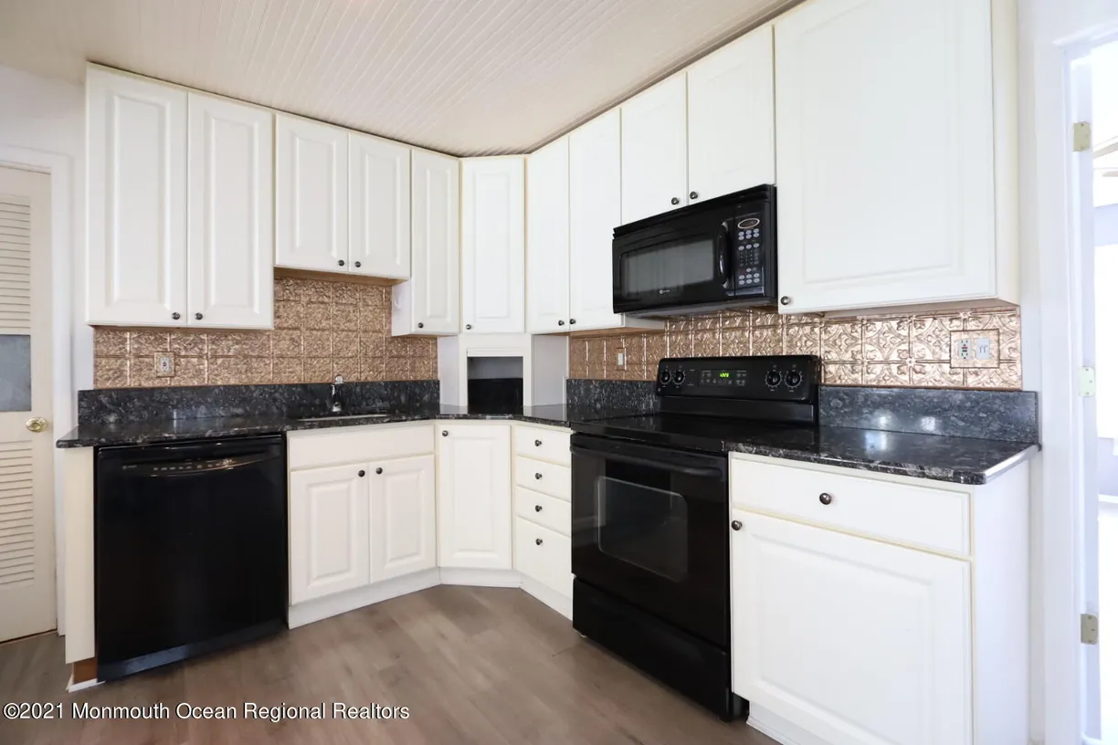 Rockland/Orange/NJ Real Estate | View 17 Commodore Court | Listing