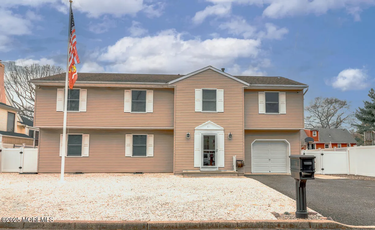 Rockland/Orange/NJ Real Estate | View 421 Ward Avenue | 5 Beds, 3 Baths