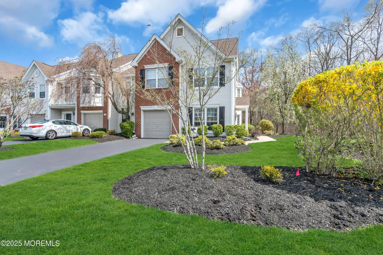 Rockland/Orange/NJ Real Estate | View 380 Daniele Drive | 2 Beds, 2 Baths