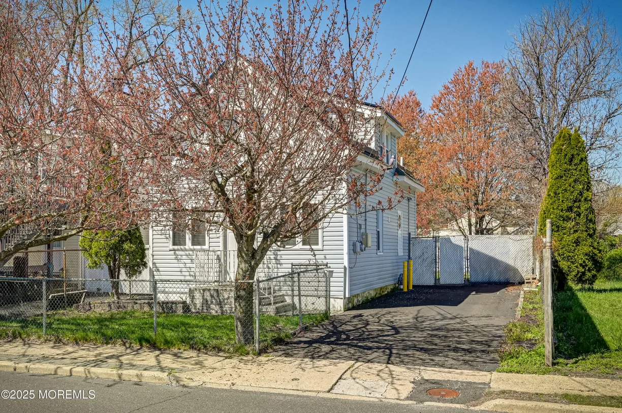 Rockland/Orange/NJ Real Estate | View 81 Ocean Avenue | 2 Beds, 2 Baths