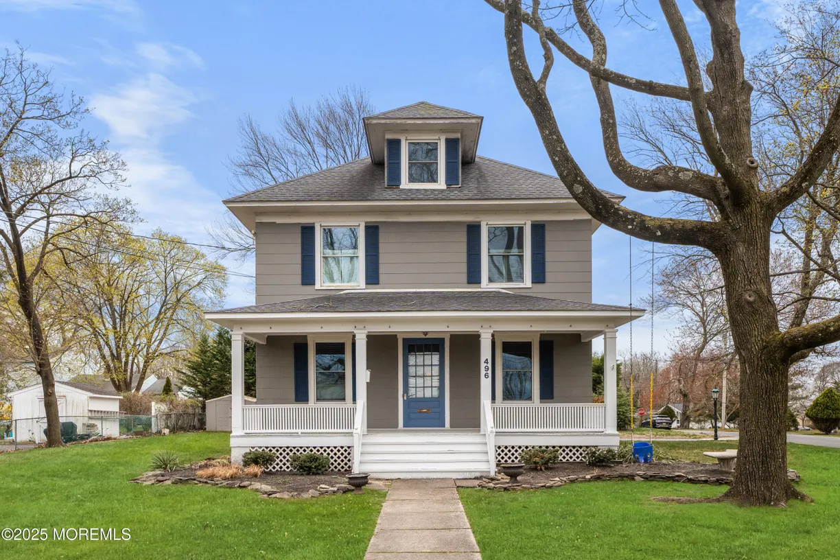 Rockland/Orange/NJ Real Estate | View 496 W Park Avenue | 4 Beds, 2 Baths