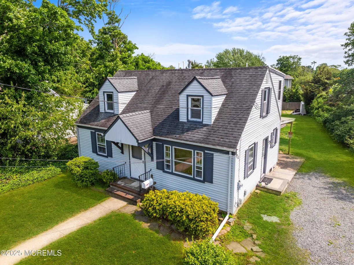 Rockland/Orange/NJ Real Estate | View 324 Cedar Avenue | 4 Beds, 2 Baths