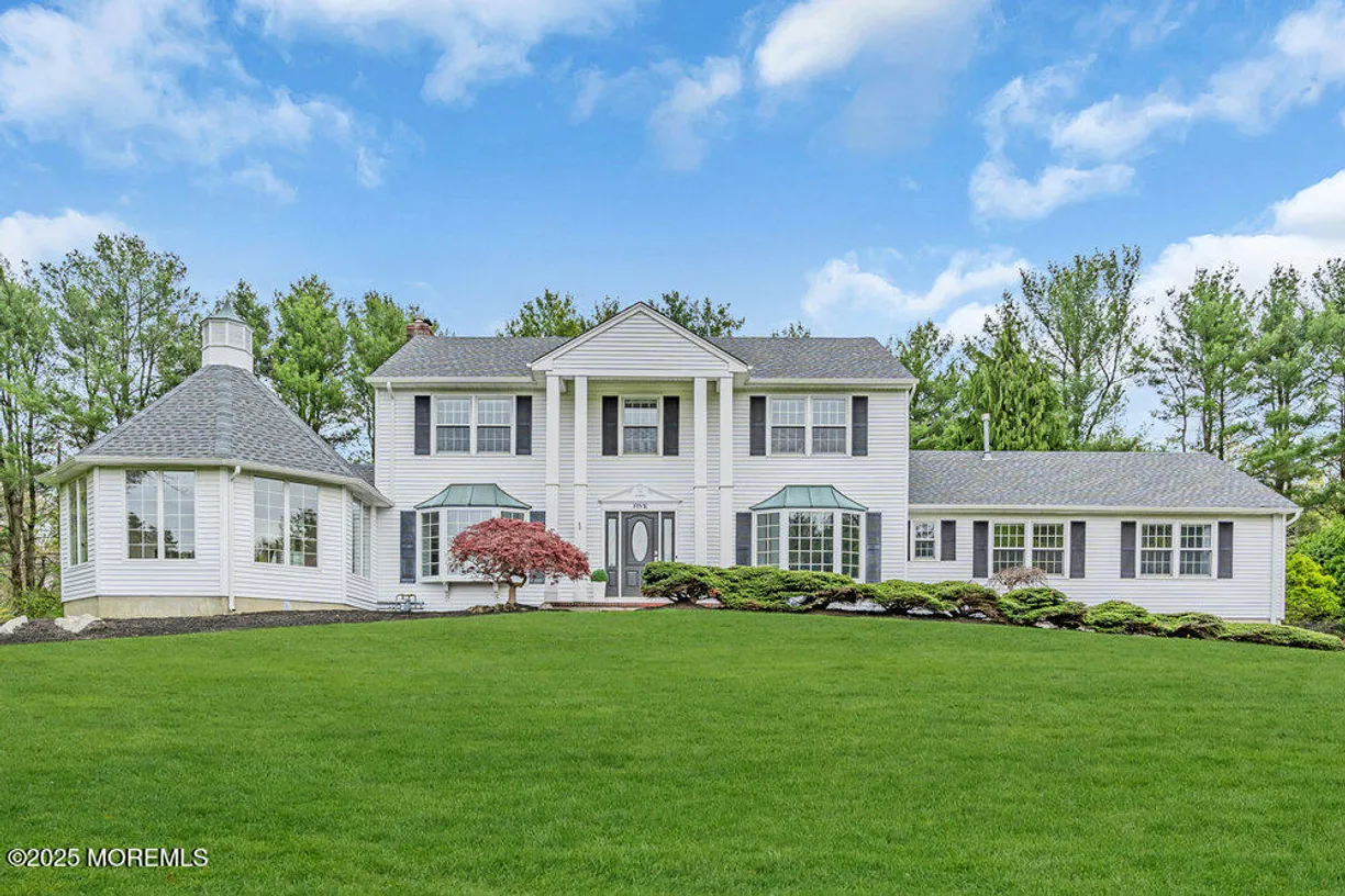 Rockland/Orange/NJ Real Estate | View 5 Sentry Court | 5 Beds, 3 Baths