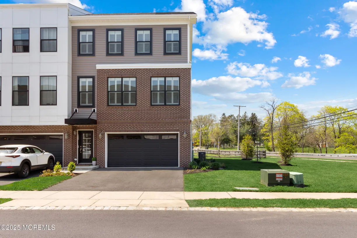 Rockland/Orange/NJ Real Estate | View 100 Bataan Avenue | 3 Beds, 3 Baths