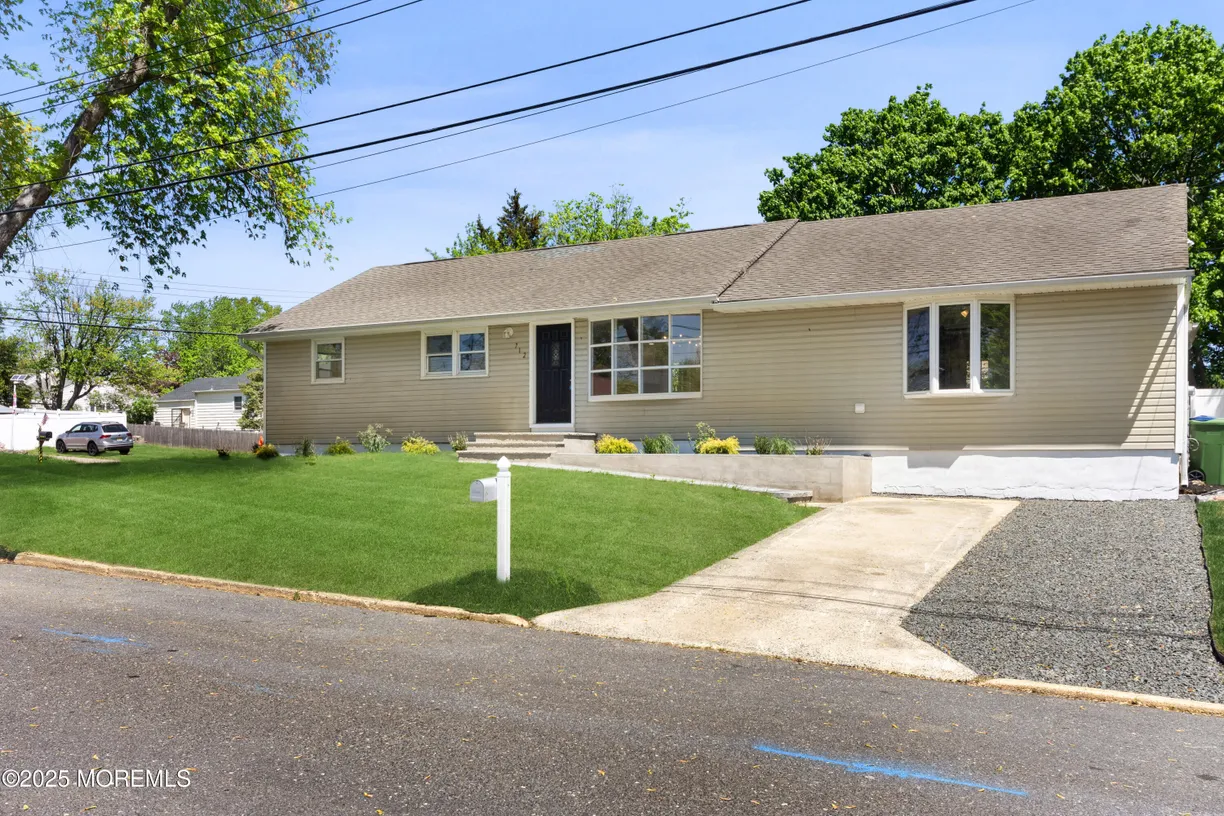Rockland/Orange/NJ Real Estate | View 712 W Lawn Drive | 4 Beds, 2 Baths