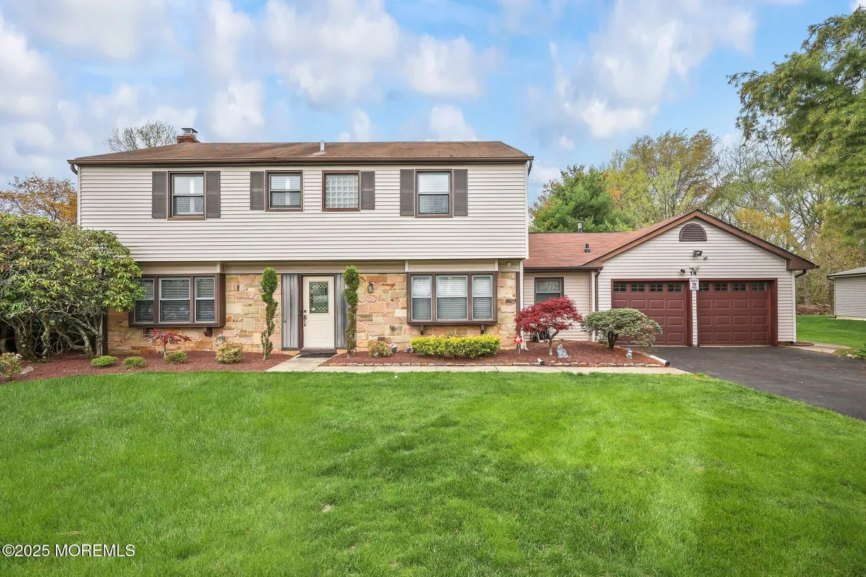 Rockland/Orange/NJ Real Estate | View 14 Ogden Lane | 4 Beds, 3 Baths