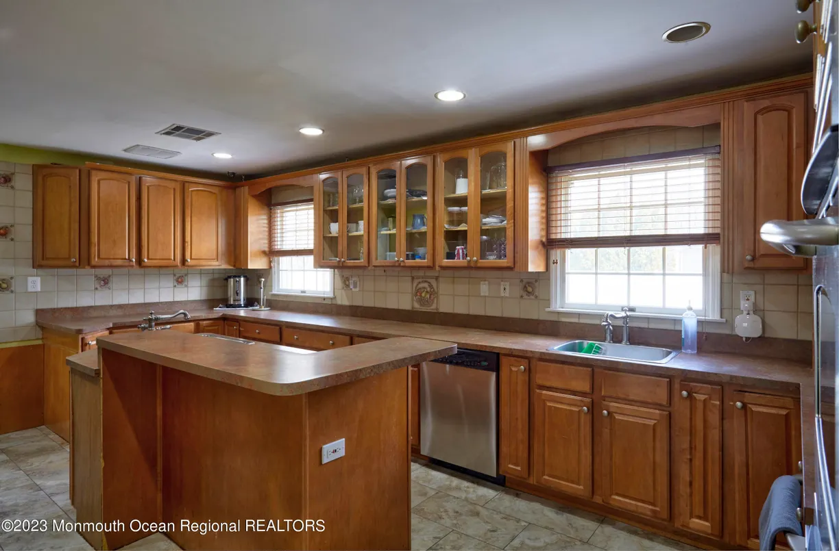 Rockland/Orange/NJ Real Estate | View 513 Norwood Avenue | 3 Beds, 3 Baths