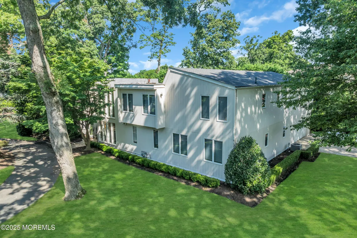 Rockland/Orange/NJ Real Estate | View 311 Park Avenue | 6 Beds, 4 Baths