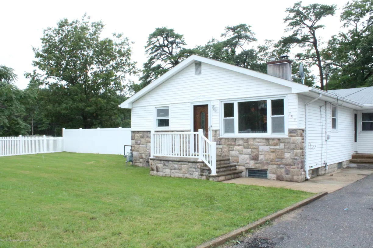 254 Admiral Avenue, Beachwood, NJ 08722 Property for rent