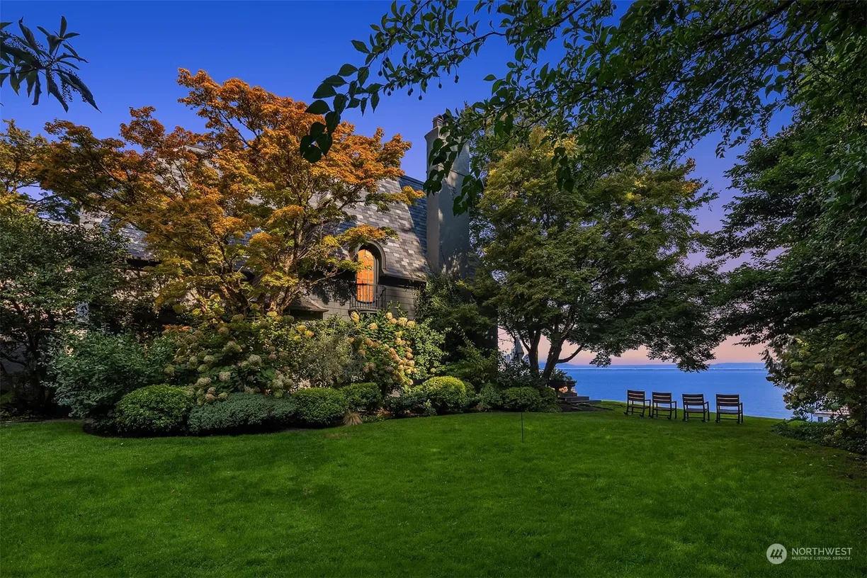 Seattle Area Real Estate | View  | 3 Beds, 3 Baths
