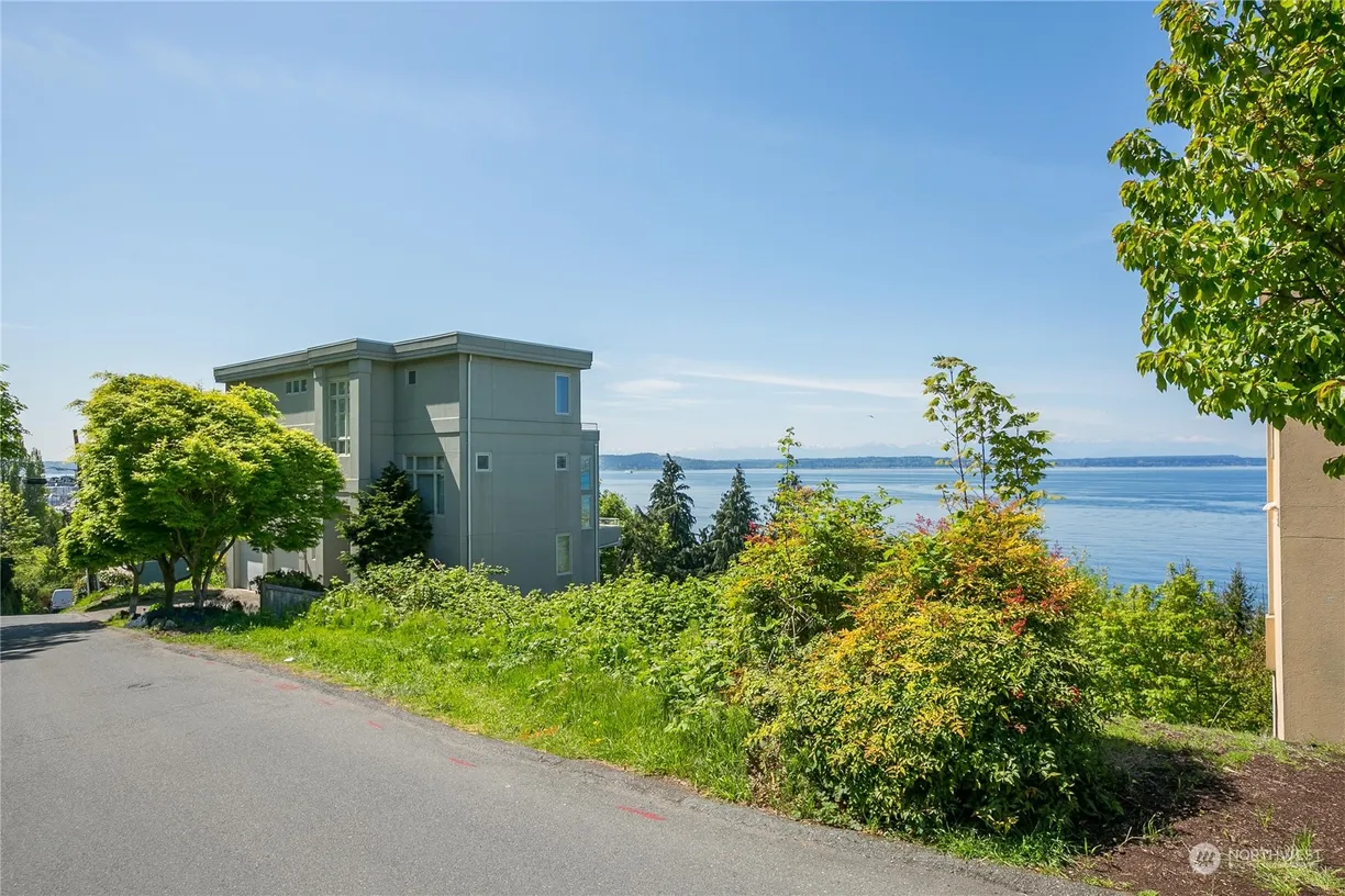 Seattle Area Real Estate | View 2001 Bonair Drive | Listing